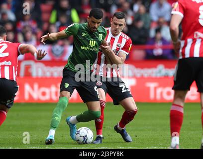 Sheffield, Angleterre, le 9th avril 2022. Dominic Solanke de Bournemouth et Filip Uremovic de Sheffield Utd lors du match du championnat Sky Bet à Bramall Lane, Sheffield. Le crédit photo devrait se lire: Simon Bellis / Sportimage Banque D'Images