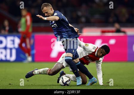 AMSTERDAM - (lr) Lennart Ty of Sparta Rotterdam, Jurrien Timber of Ajax lors du match hollandais entre Ajax et Sparta Rotterdam à la Johan Cruijff Arena le 9 avril 2022 à Amsterdam, pays-Bas. ANP MAURICE VAN STEEN Banque D'Images