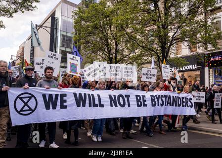 Nous ne serons pas des spectateurs, une manifestation de la rébellion d'extinction qui lutte pour la justice climatique, dans le centre de Londres, 09.04.2022, Londres, Angleterre, ROYAUME-UNI Banque D'Images