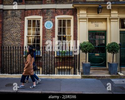 Hazlitt's Hotel London, Boutique Hotel à Soho Londres. Le bâtiment est une maison de ville géorgienne datant de 1718. Plaque bleue de l'essayiste William Hazlitt. Banque D'Images