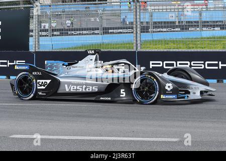 9th avril 2022, Circuito Cittadino dell'EUR, Rome, Italie; FIA Formula E of Roma 4th Round; Stoffel Vandoorne (bel) Mercedes-EQ-Formula E. Banque D'Images