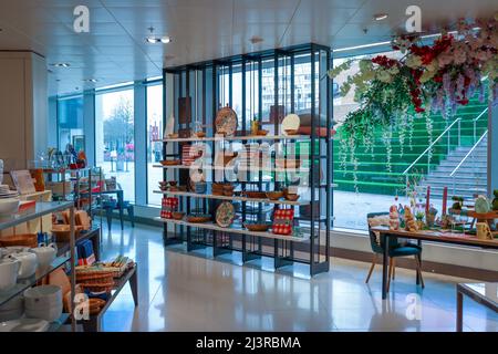 À l'intérieur de John Lewis, Liverpool, vitrine de Pâques Banque D'Images