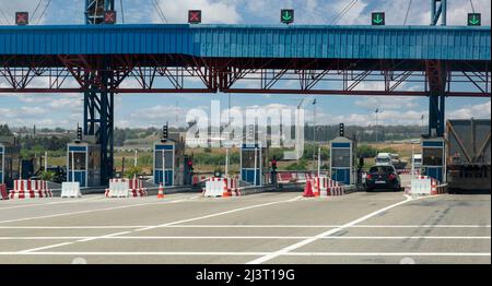 Le Maroc. Approche de péage sur l'autoroute A-2, entre Casablanca et Rabat. Banque D'Images