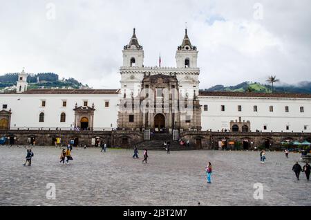 L'église et le couvent de San Francisco à Quito Banque D'Images