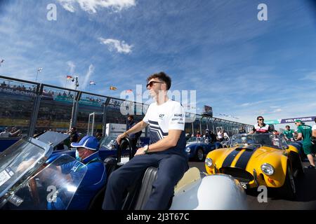 Melbourne, Australie. 10th avril 2022. Pierre Gasly de France et Scuderia AlphaTauri pendant le défilé des pilotes avant le Grand Prix d'Australie 2022 sur le circuit du Grand Prix d'Albert Park. (Photo de George Hitchens/SOPA Images/Sipa USA) crédit: SIPA USA/Alay Live News Banque D'Images