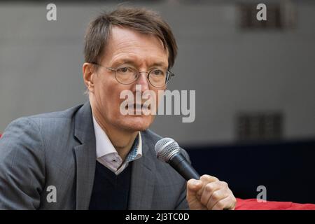 Mülheim an der Ruhr, Allemagne, 9 avril 2022. Campagne électorale du SPD pour l'élection de l'Etat NRW 2022. Karl Lauterbach, secrétaire à la Santé, participe au festival de la santé du SPD à l'Alte Dreherei Banque D'Images