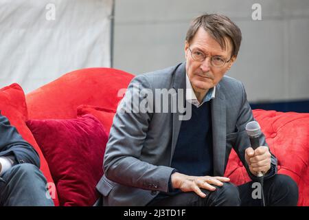 Mülheim an der Ruhr, Allemagne, 9 avril 2022. Campagne électorale du SPD pour l'élection de l'Etat NRW 2022. Karl Lauterbach, secrétaire à la Santé, participe au festival de la santé du SPD à l'Alte Dreherei Banque D'Images