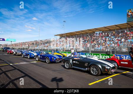 Les voitures Shelby Cobra se sont alignées pour les pilotes Parade pendant le Grand Prix d'Australie Heineken de Formule 1 2022, 3rd tour du Championnat du monde de Formule 1 de la FIA 2022, sur le circuit Albert Park, du 8 au 10 avril 2022 à Melbourne, Australie - photo: Florent Gooden/DPPI/LiveMedia Banque D'Images