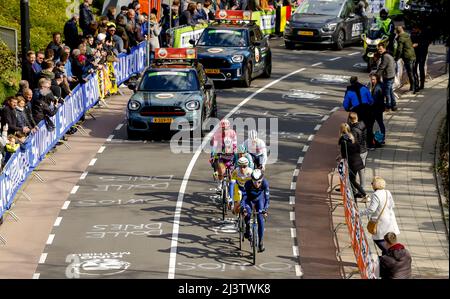 Rotterdam, pays-Bas. 10th avril 2022. VALKENBURG - le groupe principal monte le Cauberg lors de la course d'or Amstel 56th 2022 le 10 avril 2022 à Valkenburg, aux pays-Bas. ANP MARCEL VAN HORN crédit: ANP/Alamy Live News crédit: ANP/Alamy Live News Banque D'Images