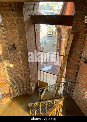 À l'intérieur de la vieille tour rouge. Vue à l'intérieur de l'église Banque D'Images