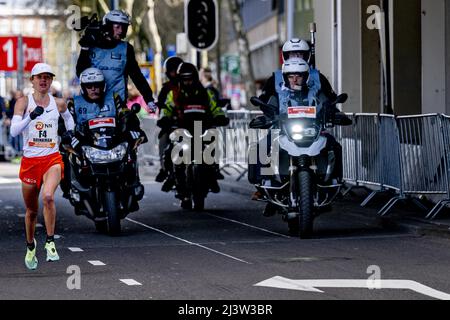 Rotterdam, pays-Bas. 10th avril 2022. ROTTERDAM - Nienke Brinkman lors de l'édition 41st du NN Marathon Rotterdam le 10 avril 2022 à Rotterdam, aux pays-Bas. ANP ROBIN UTRECHT crédit: ANP/Alay Live News Banque D'Images