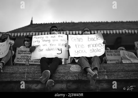 Manifestants à la place de l'indépendance, Colombo - jour 4 de la manifestation pacifique ici. Le peuple est déterminé à rester jusqu'à ce que le président démissionne. Banque D'Images