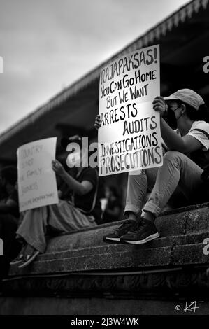 Manifestants à la place de l'indépendance, Colombo - jour 4 de la manifestation pacifique ici. Le peuple est déterminé à rester jusqu'à ce que le président démissionne. Banque D'Images