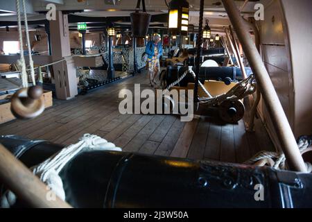 HMS Victory,navire de guerre le plus ancien service,244,ans,service,Lord Nelson,drapeau,navire,bataille,de,Trafalgar,Naval,Royal Navy,Docks,Porstmouth,Hampshire,Angleterre,Royaume-Uni, Banque D'Images