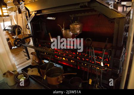 HMS Victory,navire de guerre le plus ancien service,244,ans,service,Lord Nelson,drapeau,navire,bataille,de,Trafalgar,Naval,Royal Navy,Docks,Porstmouth,Hampshire,Angleterre,Royaume-Uni, Banque D'Images