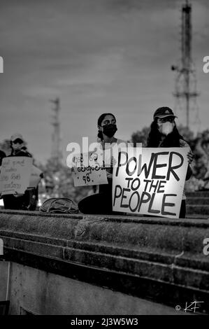 Manifestants à la place de l'indépendance, Colombo - jour 4 de la manifestation pacifique ici. Le peuple est déterminé à rester jusqu'à ce que le président démissionne. Banque D'Images