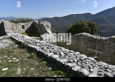 Paysage avec vue panoramique sur le complexe de résidence Kolokotronis une citadelle fortifiée et ancienne colonie historique de Karytaina dans Arcadia Grèce. Banque D'Images