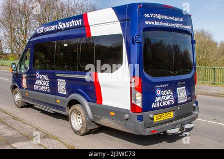 Royal Air Force Cadets véhicule du 1128 Crosby Squadron; Ford Transit 460 TREND H/R BUS 18 STR XLWB avec des stagiaires à Chorley, au Royaume-Uni Banque D'Images