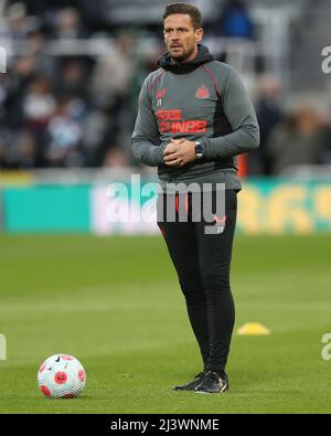 NEWCASTLE UPON TYNE, APR 8th Jason Tindall, entraîneur-chef adjoint de Newcastle United, lors du match de la Premier League entre Newcastle United et Wolverhampton Wanderers à St. James's Park, Newcastle, le vendredi 8th avril 2022. (Credit: Mark Fletcher | MI News) Credit: MI News & Sport /Alay Live News Banque D'Images