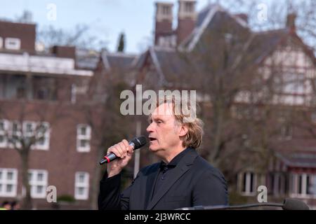 Maarten Peters chante au jour du souvenir de Ravensbrück à Amsterdam, pays-Bas 10-4-2022 Banque D'Images