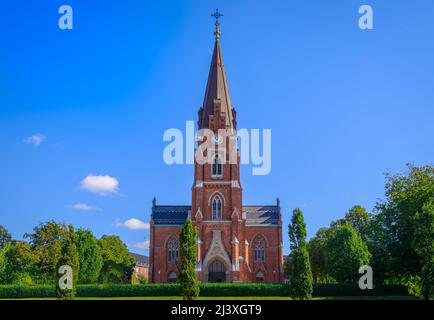 Vue sur l'église de la Toussaint inaugurée en 1891 à Lund, en Suède. L'église est construite dans un style néo-gothique et possède une tour de 72 mètres de haut. Banque D'Images