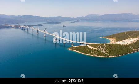 Vue aérienne de Peljeski la plupart en construction, Komarna, Brijesta, Peljesac, Croatie Banque D'Images