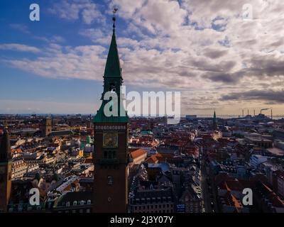 Belle vue aérienne cinématographique de la ville de Copenhague Danemark et des plazas, jardins Banque D'Images