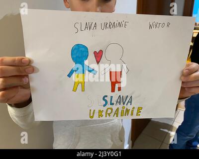 Slava Ukrainie enfant ukrainien dessin drapeau ukrainien Guerre en Ukraine soleil ukrainien enfant ukrainien dessin Ukraine paix Banque D'Images