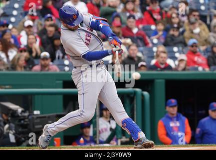 Washington, États-Unis. 10th avril 2022. WASHINGTON, DC - AVRIL 10 : le premier baseman de New York mets Pete Alonso (20) se connecte lors d'un match MLB entre les nationaux de Washington et les mets de New York, le 10 avril 2022, à Nationals Park, à Washington, CC. (Photo de Tony Quinn/SipaUSA) crédit: SIPA USA/Alay Live News Banque D'Images