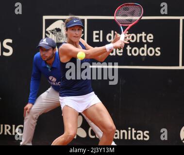 Bogota, Colombie. 6th avril 2022. Tatjana Maria d'Allemagne remporte son deuxième titre après avoir battu Laura Pigossi du Brésil au tournoi Copa Colsanitas WTA à Bogota. (Credit image: © Daniel Garzon Herazo/ZUMA Press Wire) Banque D'Images