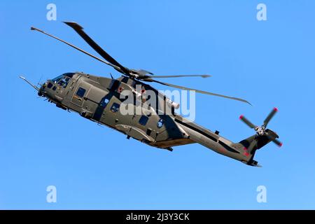 RAF Fairford, Gloucestershire, Royaume-Uni - juillet 15 2006 : hélicoptère Royal Air Force AgustaWestland Merlin HC.3, ZJ122 (F), au RIAT 2006 Banque D'Images