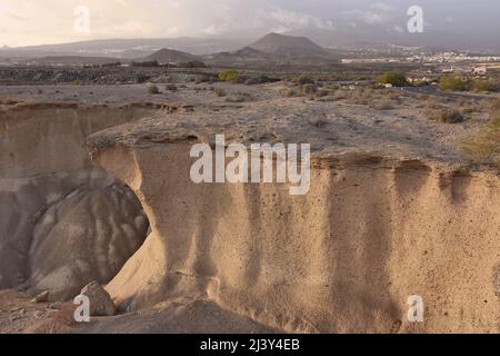 Paysage volcanique avec des pierres ponce poreuses, au sud de Tenerife Iles Canaries Espagne. Banque D'Images