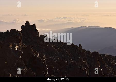 Roches volcaniques solidifiée coulée de lave, haute vue en altitude dans la matinée, parc national de Teide Tenerife Iles Canaries Espagne. Banque D'Images