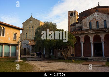 Torcello, Italie - janvier 06 : vue sur la cathédrale Santa Maria Assunta et Santa Fosca à Torcello le 06 janvier 2022 Banque D'Images