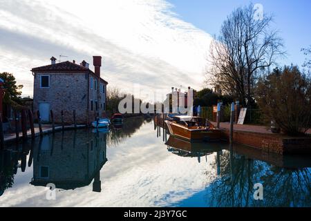 Torcello, Italie - janvier 06 : vue sur le canal de l'île de Torcello le 06 janvier 2022 Banque D'Images