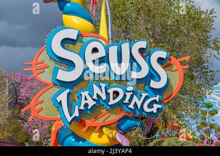 ORLANDO, États-Unis - 07 2022 MARS : panneau à l'entrée de la zone de Seuss Landing au parc à thème Islands of Adventure Banque D'Images