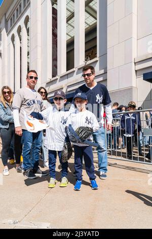 Bronx, New York, États-Unis. 8th avril 2022. Les New York Yankees organisent leur journée d'ouverture dans le Bronx contre le Boston Red Sox. (Image de crédit : © Steve Sanchez/Pacific Press via ZUMA Press Wire) Banque D'Images