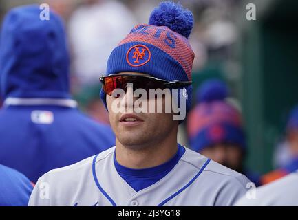 Washington, États-Unis. 10th avril 2022. WASHINGTON, DC - AVRIL 10 : le nouveau joueur du centre des mets de New York Brandon Nimmo (9) vêtu du froid lors d'un match de MLB entre les nationaux de Washington et les mets de New York, le 10 avril 2022, à Nationals Park, à Washington, CC. (Photo de Tony Quinn/SipaUSA) crédit: SIPA USA/Alay Live News Banque D'Images