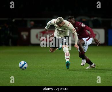 Turin, Italie. 10th avril 2022. Theo Hernandez (AC Milan) pendant le championnat italien Serie Un match de football entre Torino FC et AC Milan le 10 avril 2022 au Stadio Olimpico Grande Torino à Turin, Italie - photo Nderim Kaceli/DPPI crédit: DPPI Media/Alay Live News Banque D'Images