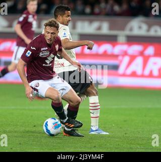 Turin, Italie. 10th avril 2022. Mergim Vojvoda de Torino FC pendant le championnat italien Serie Un match de football entre Torino FC et AC Milan le 10 avril 2022 au Stadio Olimpico Grande Torino à Turin, Italie - photo Nderim Kaceli/DPPI crédit: DPPI Media/Alamy Live News Banque D'Images