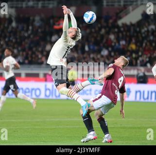 Turin, Italie. 10th avril 2022. Theo Hernandez (AC Milan) pendant le championnat italien Serie Un match de football entre Torino FC et AC Milan le 10 avril 2022 au Stadio Olimpico Grande Torino à Turin, Italie - photo Nderim Kaceli/DPPI crédit: DPPI Media/Alay Live News Banque D'Images