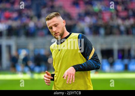 Milan, Italie. 09th, avril 2022. Milan Skriniar d'Inter s'échauffe avant la série Un match entre Inter et Hellas Vérone à Giuseppe Meazza à Milan. (Crédit photo: Gonzales photo - Tommaso Fimiano). Banque D'Images