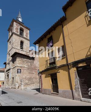 León, Iglesia del mercado desde la calle Herreros Banque D'Images