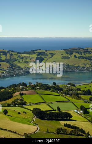 Terres agricoles à la jonction, et d'Otago Harbour et péninsule d'Otago, Dunedin, Nouvelle-Zélande, île du Sud Banque D'Images