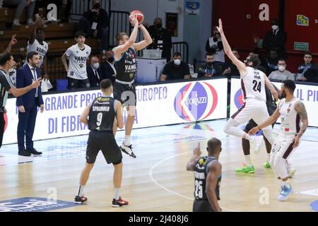 Tres tinkle (Vanoli Cremona) pendant Vanoli Panier Cremona vs Bertram Derthona Tortona, Italian Basketball A Serie Championship à Cremona, Italie, avril 10 2022 Banque D'Images