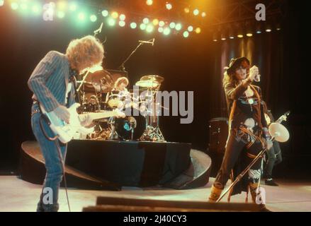 Aerosmith en concert en 1984 Credit: Jeffrey Mayer / Rock Negative / MediaPunch Joe Perry Banque D'Images