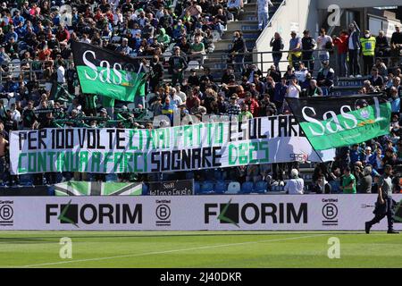 Reggio Emilia, Italie. 10th avril 2022. Fans de US SASSUOLO pendant la série Un match entre US Sassuolo et Atalanta BC au Mapei Stadium-Citta del Tricolor le 10 avril 2022 à Reggio Emilia, Italie. Crédit : Agence photo indépendante/Alamy Live News Banque D'Images