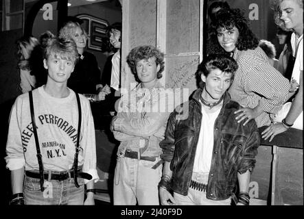 Ah Ha sur American Bandstand à ABC studios Hollywood, 1985 à ABC studios Hollywood, 1985 crédit: Ron Wolfson / MediaPunch Banque D'Images