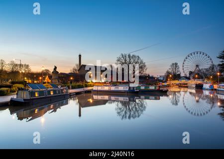 Bassin de Bancroft à l'aube.Stratford-upon-Avon, Warwickshire, Angleterre Banque D'Images