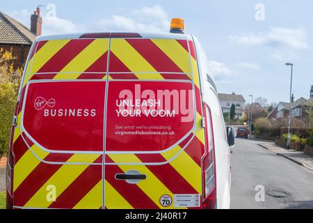 Fourgonnette de travail Virgin Media, garée dans une rue résidentielle. Banque D'Images